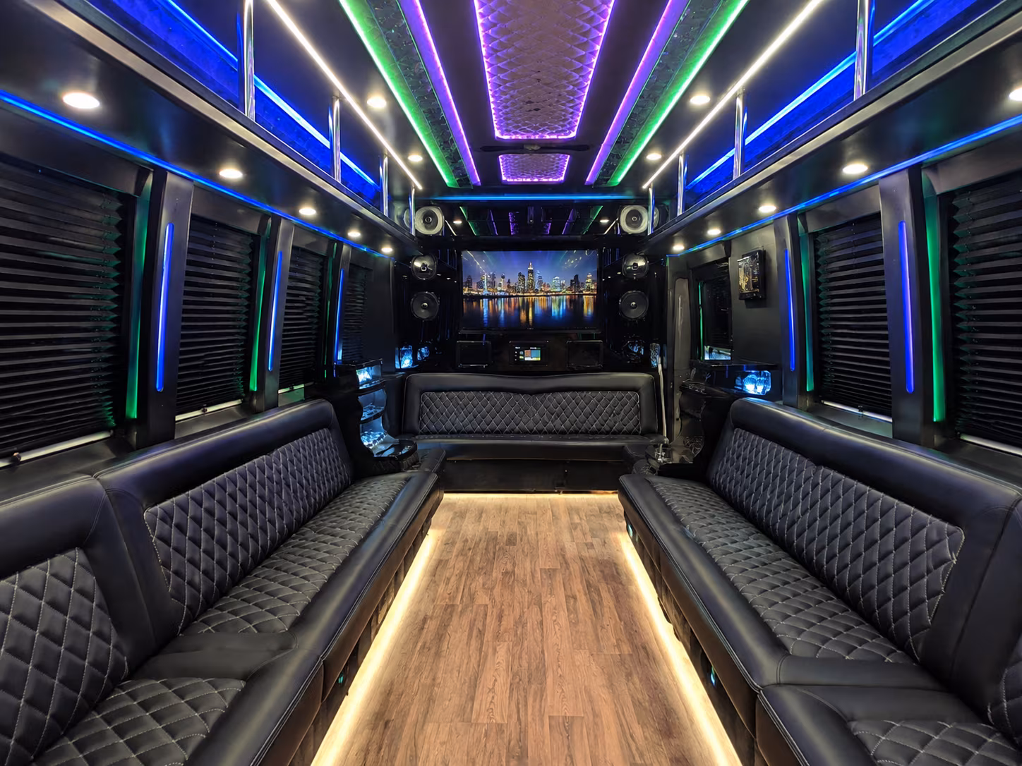 why rent using indiominibuscompany com